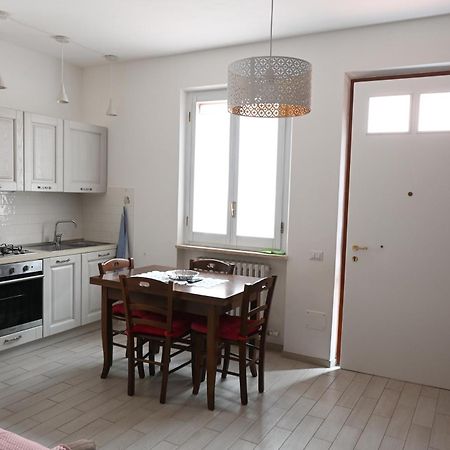N080 - Numana, Bilocale Con Terrazzo In Centro Apartment Sirolo Bagian luar foto