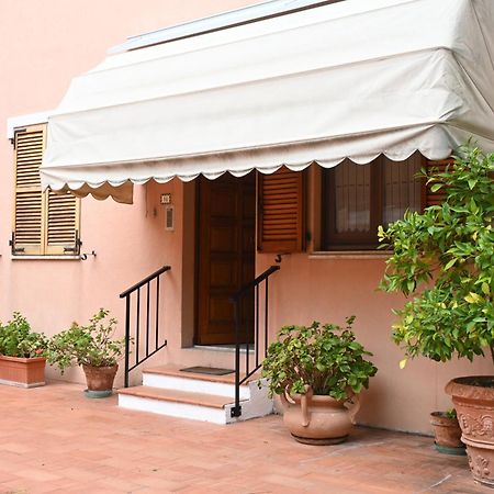 N080 - Numana, Bilocale Con Terrazzo In Centro Apartment Sirolo Bagian luar foto