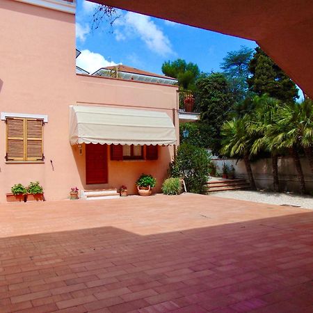 N080 - Numana, Bilocale Con Terrazzo In Centro Apartment Sirolo Bagian luar foto