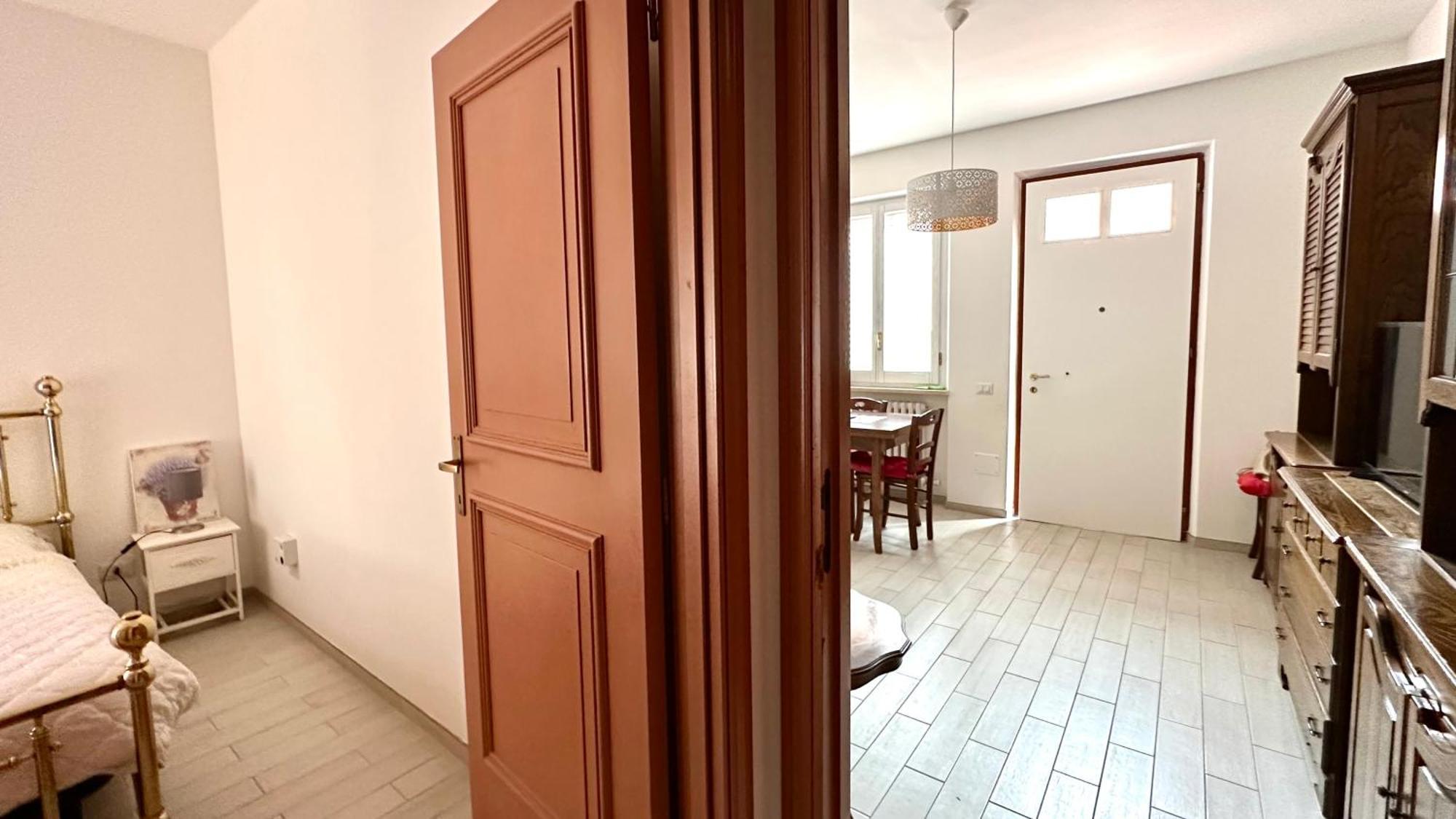 N080 - Numana, Bilocale Con Terrazzo In Centro Apartment Sirolo Bagian luar foto