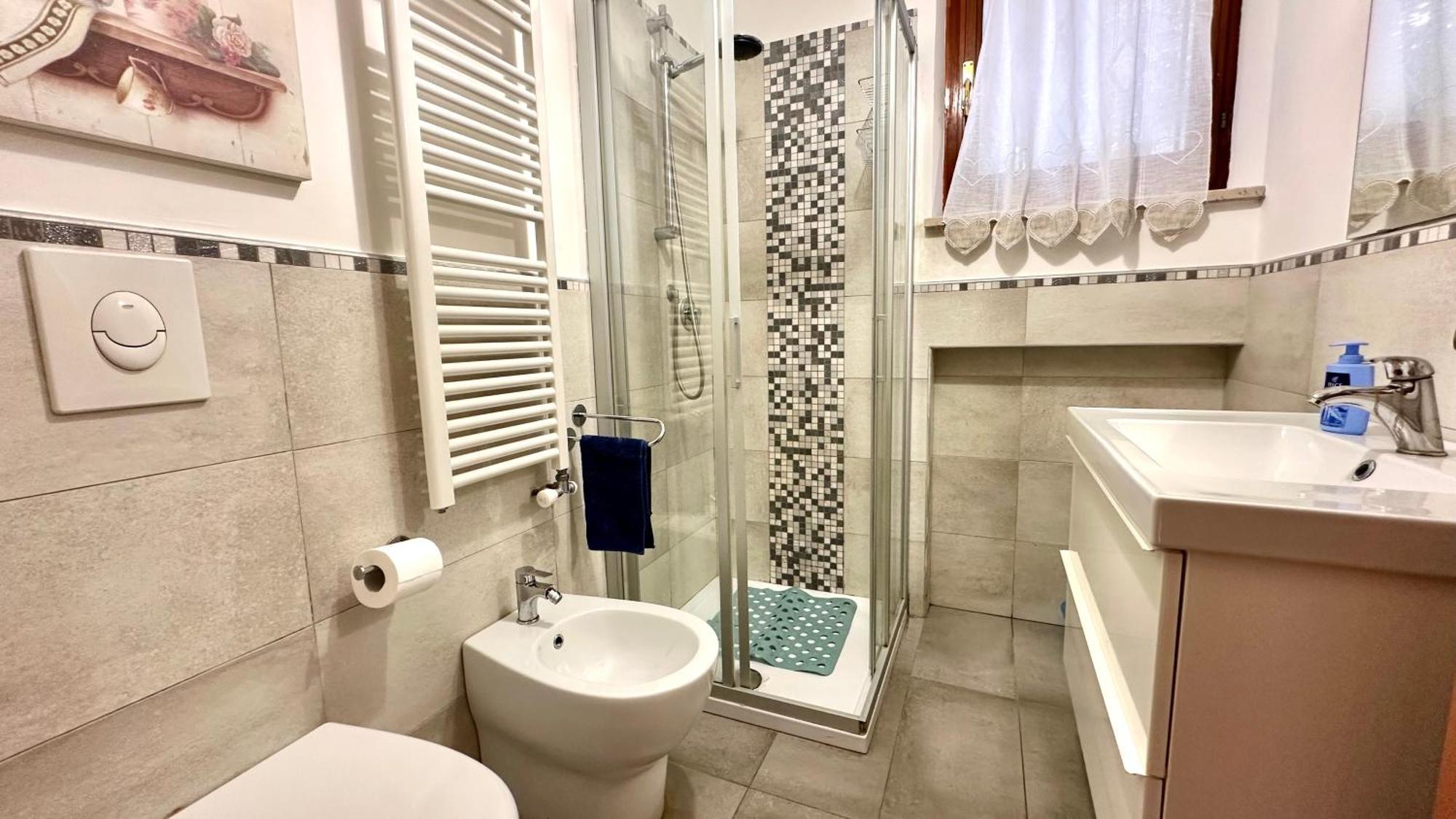 N080 - Numana, Bilocale Con Terrazzo In Centro Apartment Sirolo Bagian luar foto